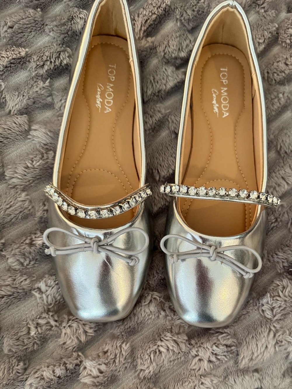 TOP MODA. Silver Ballet Flats. NIB. Size 7
